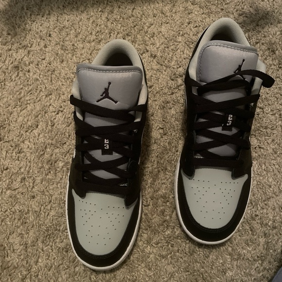 Air Jordan 1 Low GS Smoke Grey - Picture 4 of 8